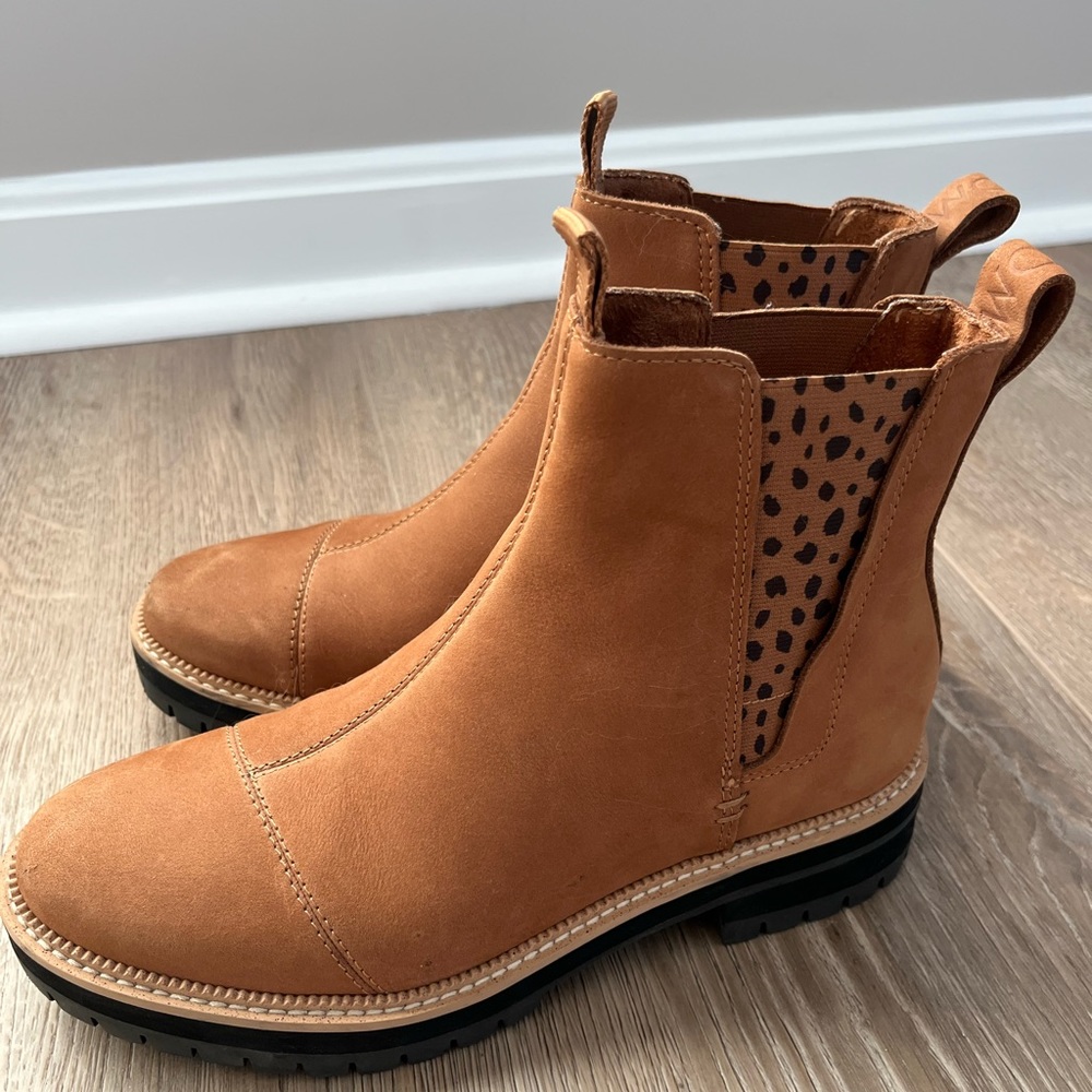 TOMS brown boots size 7